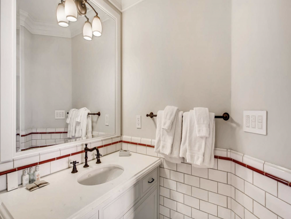 Contemporary Private Three Bedroom Residence In Vail